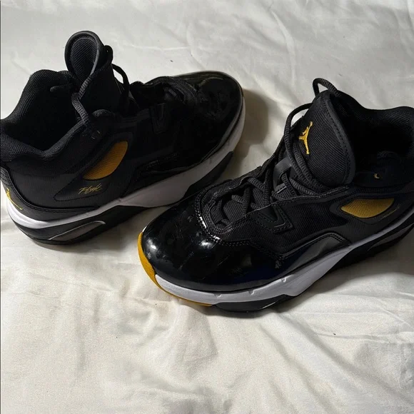 Nike Air Jordan Kids High Top Black, White and Gold Accents Big Boy 4Y - Picture 6 of 7